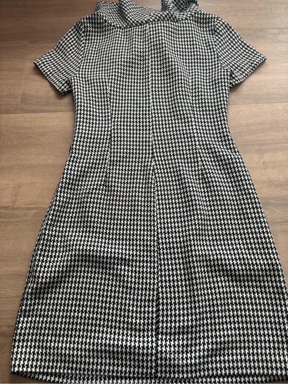 60s Mod Style Houndstooth Short Sleeve Dress with Bow Shawl Collar- size 4 - Picture 5 of 9